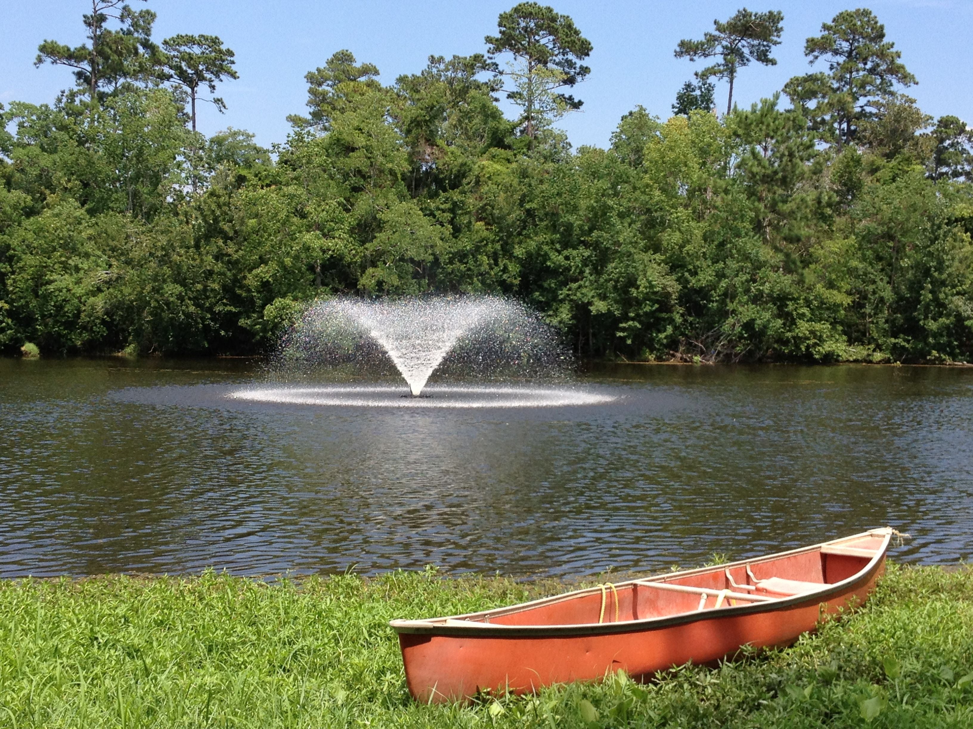 Pond Fountains VS Aerators - Why Aerate Using Fountains?